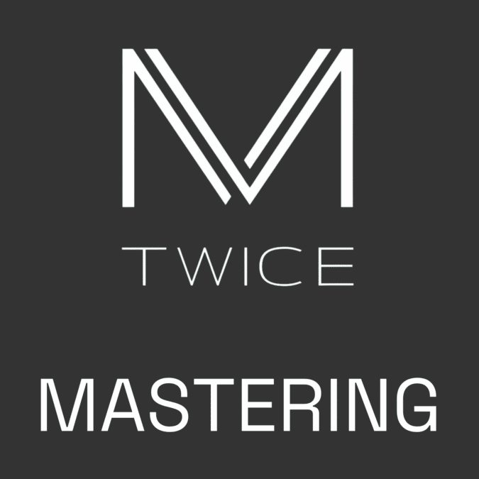 Logo M Twice Mastering | Lettres blanches fond gris